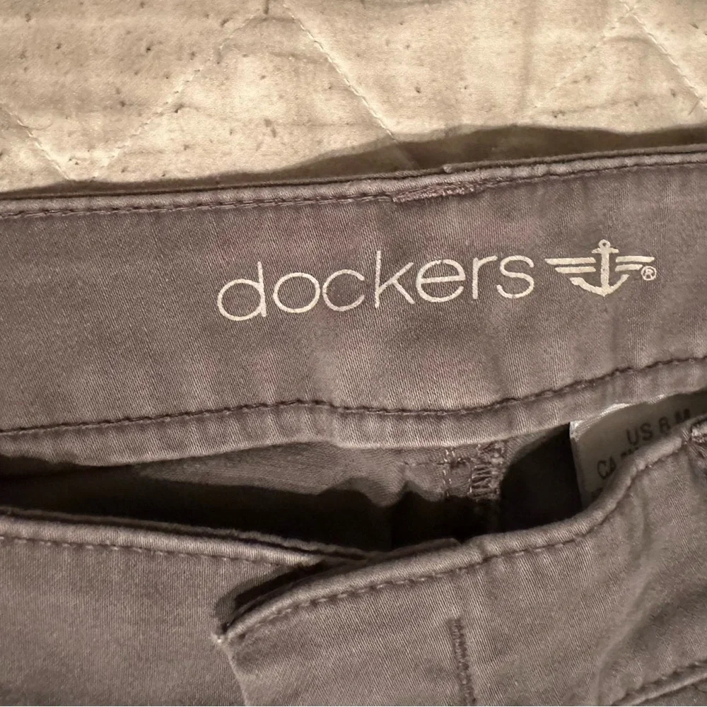 Women’s Dockers gray khaki- Hello Smooth- Size- 8M- straight leg!Great condition - Picture 3 of 11